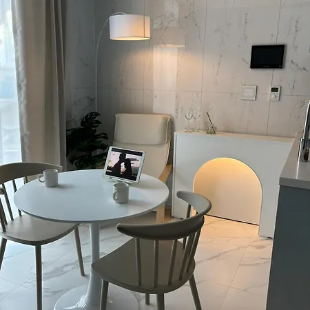 Sheer House 아파트